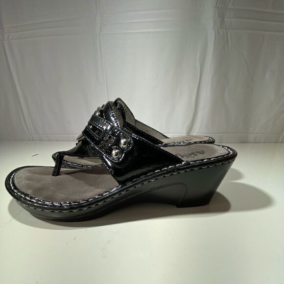 Alegria Black Patent Leather Thong Slip On Sandals Womens Sz 37 EU Style LOL-101 - Picture 1 of 7